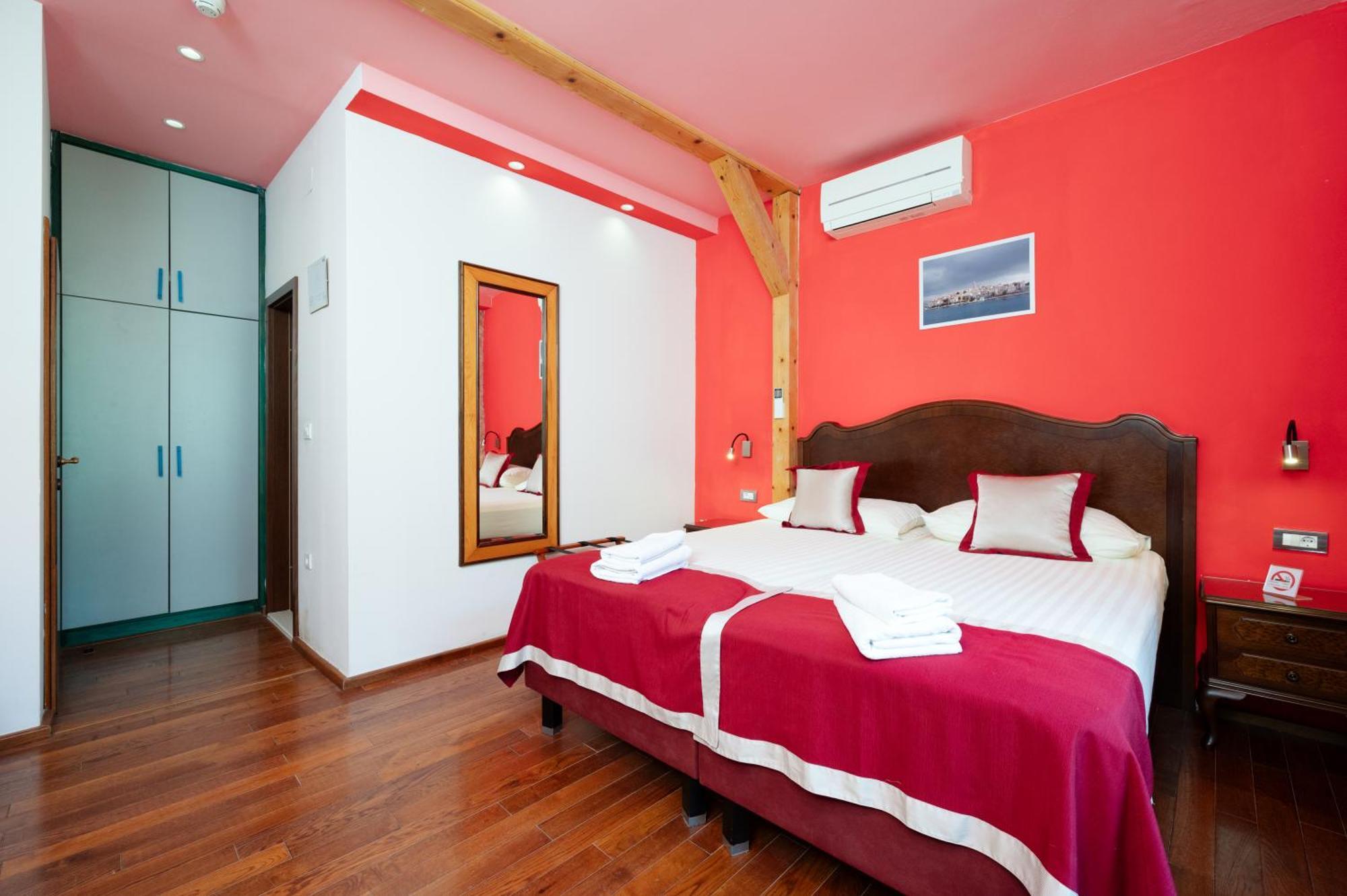 Heritage Hotel Tragos Trogir Exterior foto