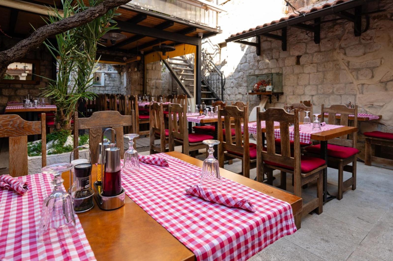 Heritage Hotel Tragos Trogir Exterior foto