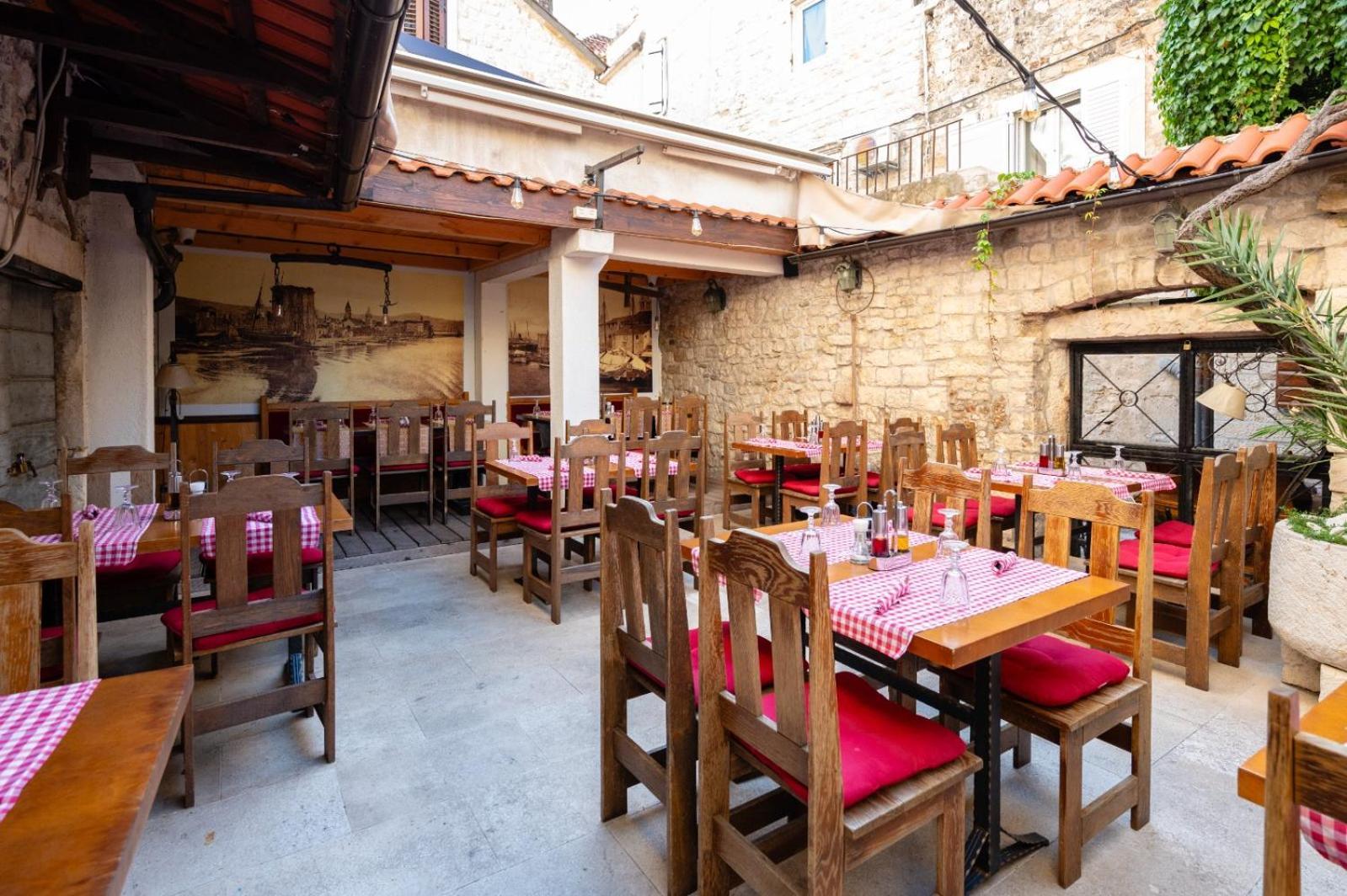 Heritage Hotel Tragos Trogir Exterior foto